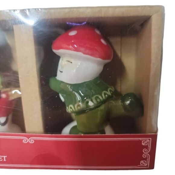 Holiday Salt & Pepper Set New in Box - Picture 2 of 3